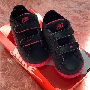 Like new nike court traditional 2 toddler girls 8